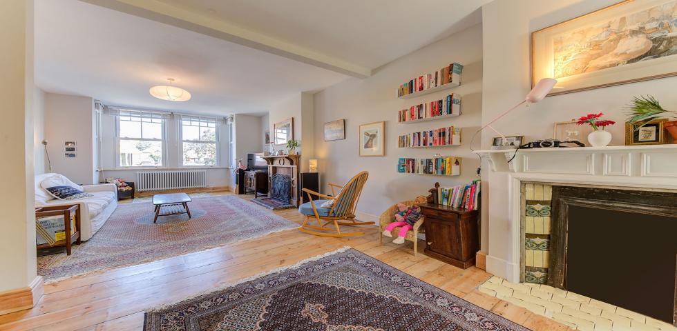 			4 Bedroom, 1 bath, 1 reception Terraced House			 Totteridge Lane, TOTTERIDGE & WHETSTONE